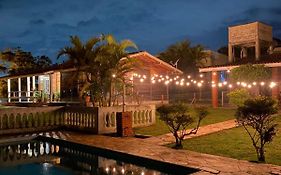 Quarto Outono em Casa de Madeira com Piscina no Alto da Serra - PetFriendly